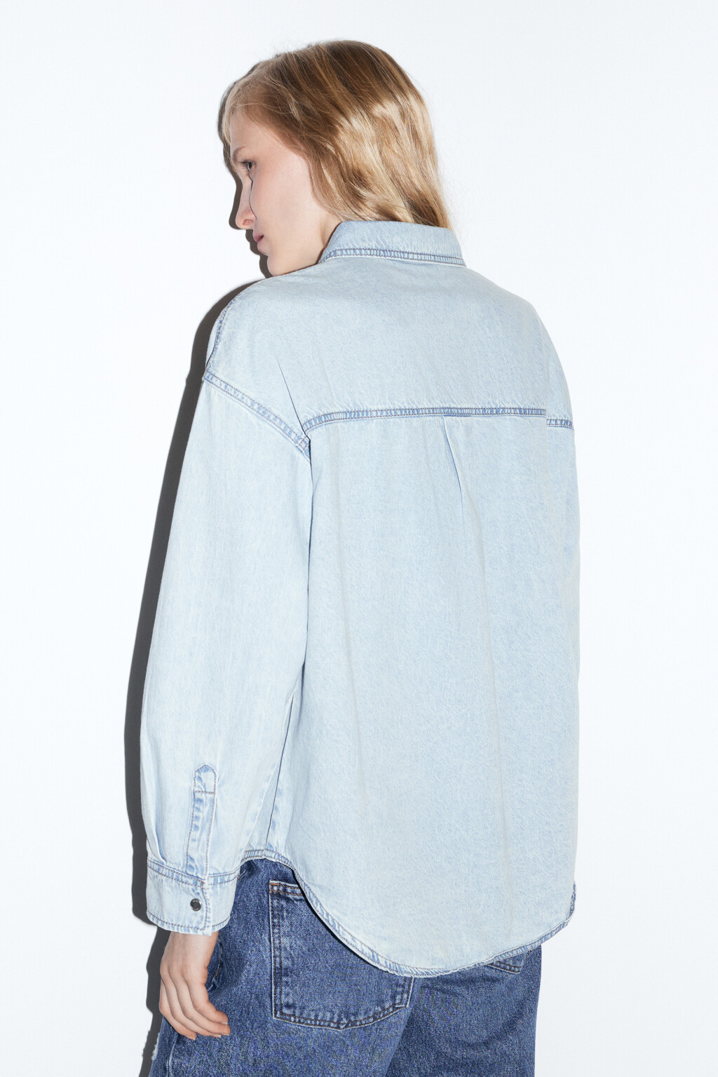 Рубашка джинсовая с нагрудным карманом - цвет голубой - 5