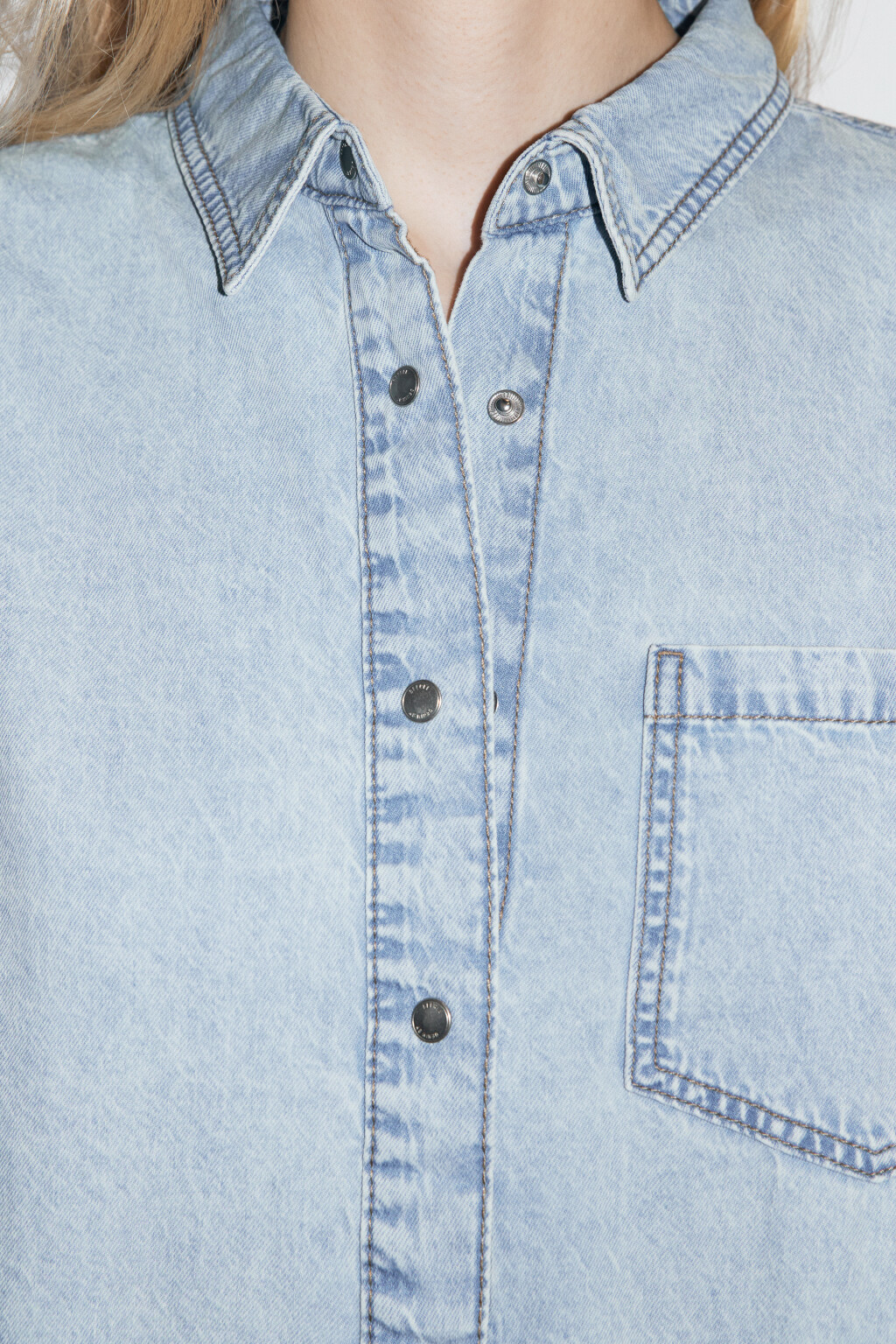 Рубашка джинсовая с нагрудным карманом - цвет голубой - 8