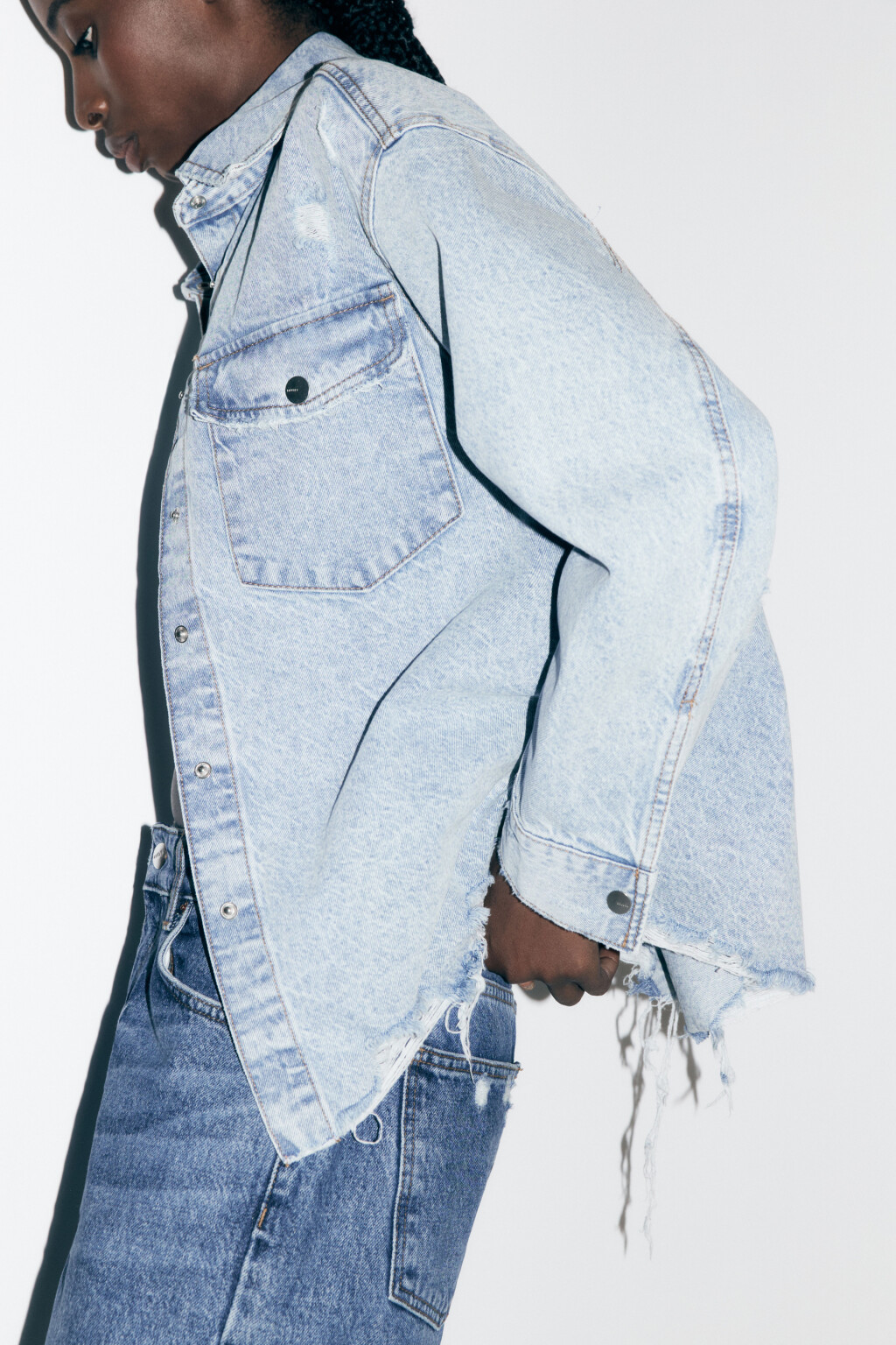 Рубашка oversize джинсовая с рваными деталями - цвет голубой - 1