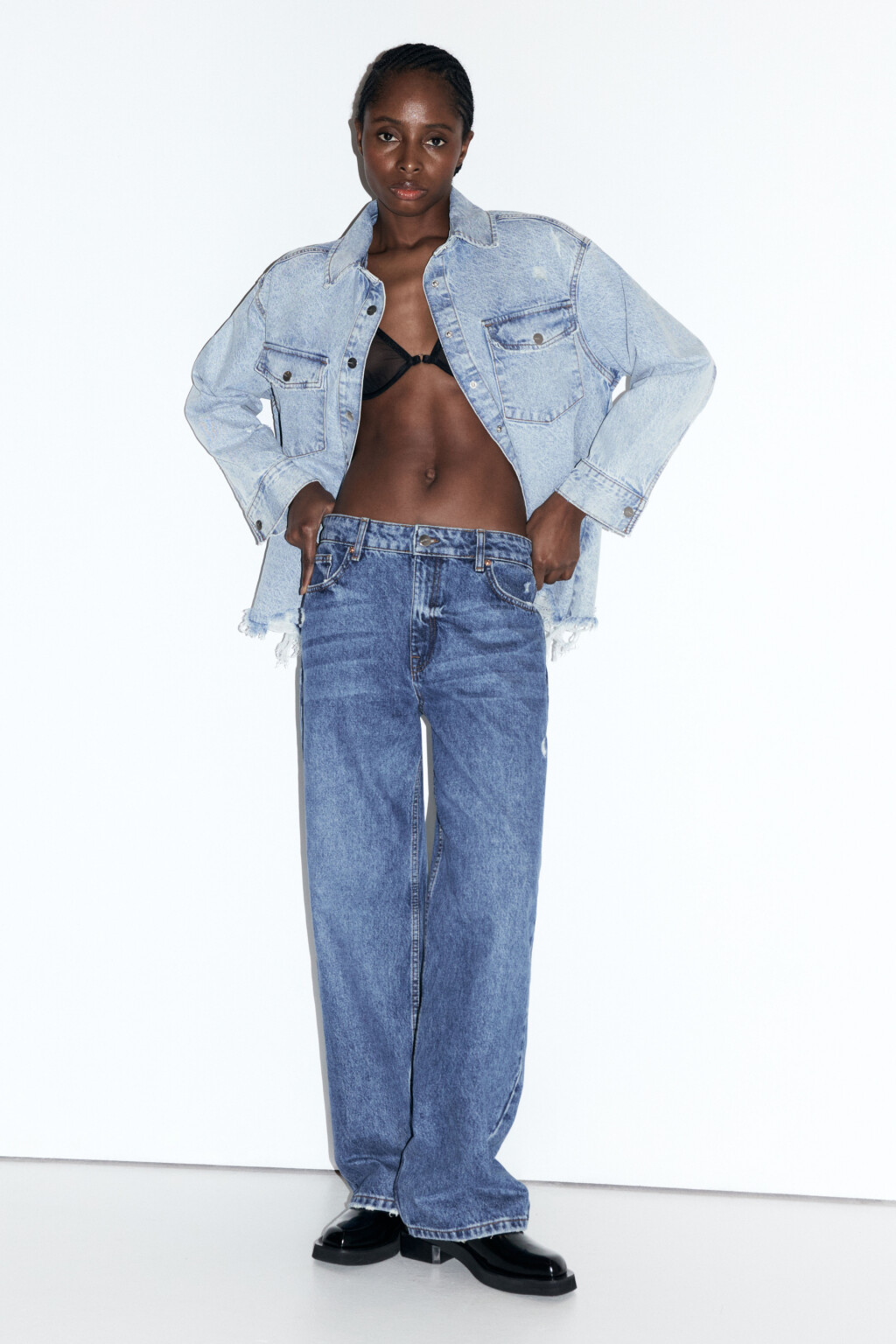 Рубашка oversize джинсовая с рваными деталями - цвет голубой - 5