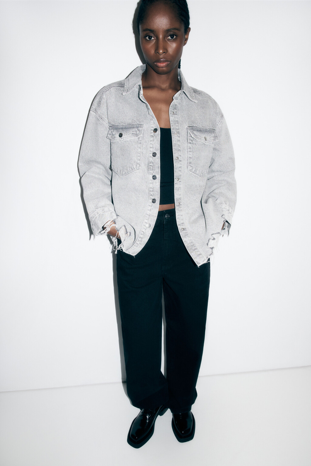 Рубашка oversize джинсовая с рваными деталями - цвет серый - 2