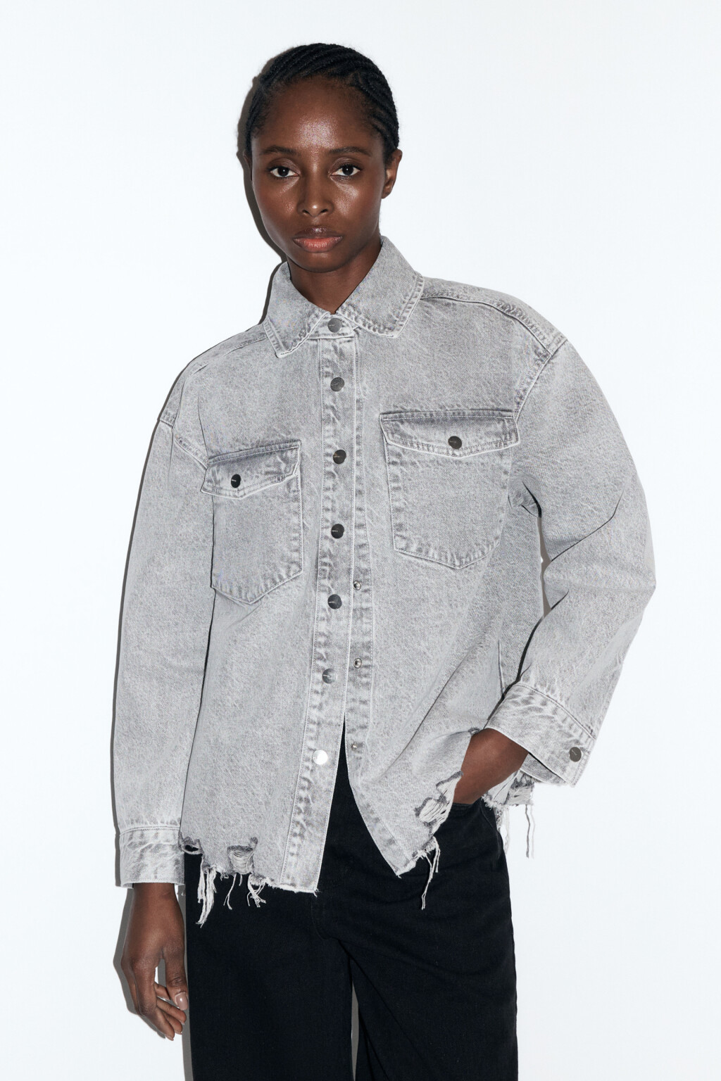 Рубашка oversize джинсовая с рваными деталями - цвет серый - 3
