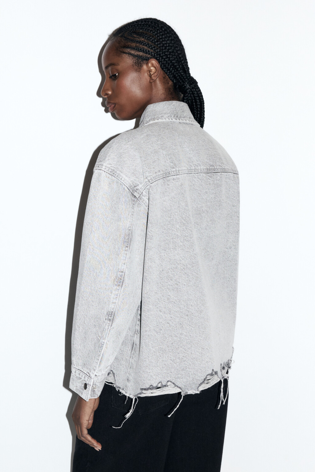 Рубашка oversize джинсовая с рваными деталями - цвет серый - 5