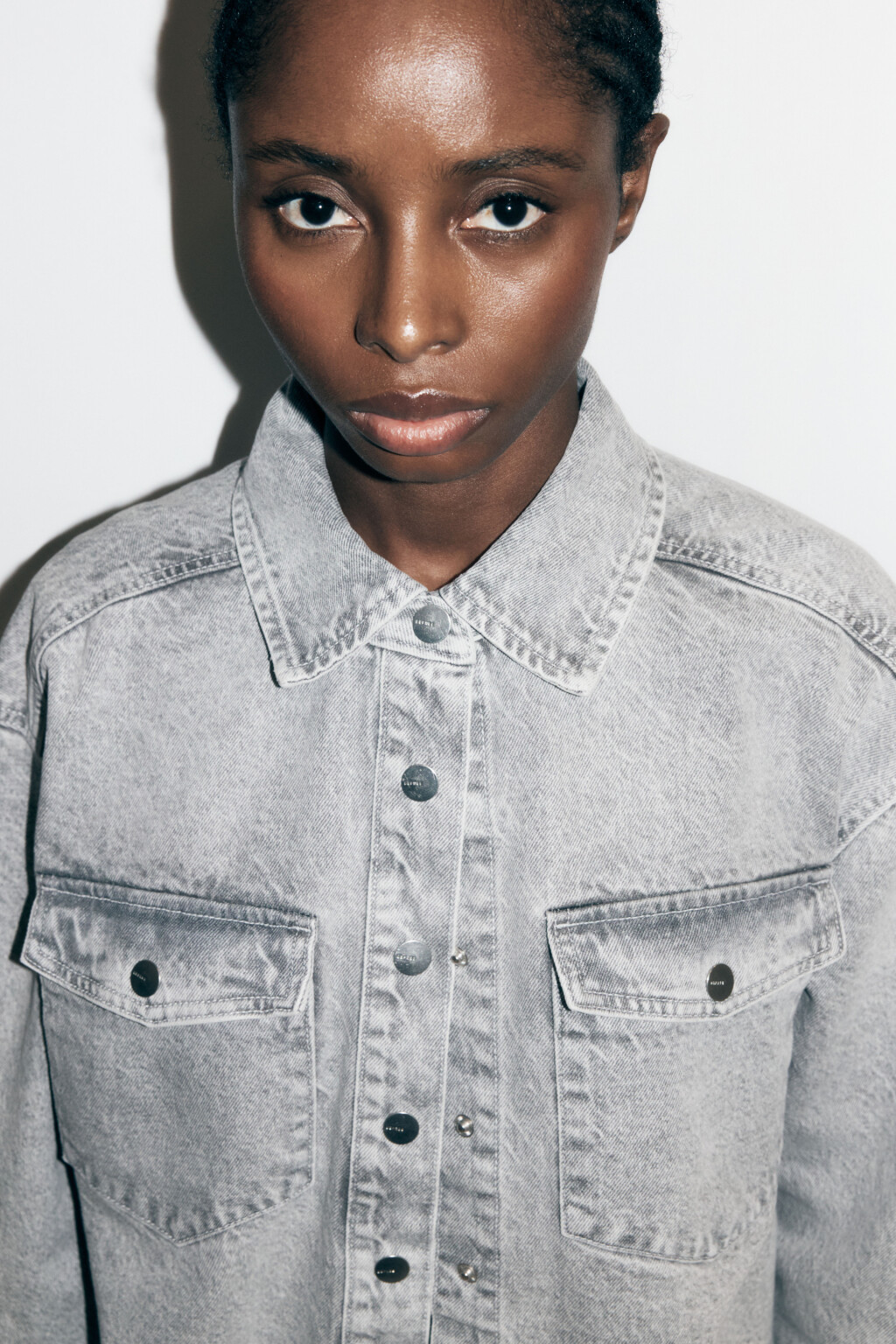 Рубашка oversize джинсовая с рваными деталями - цвет серый - 7