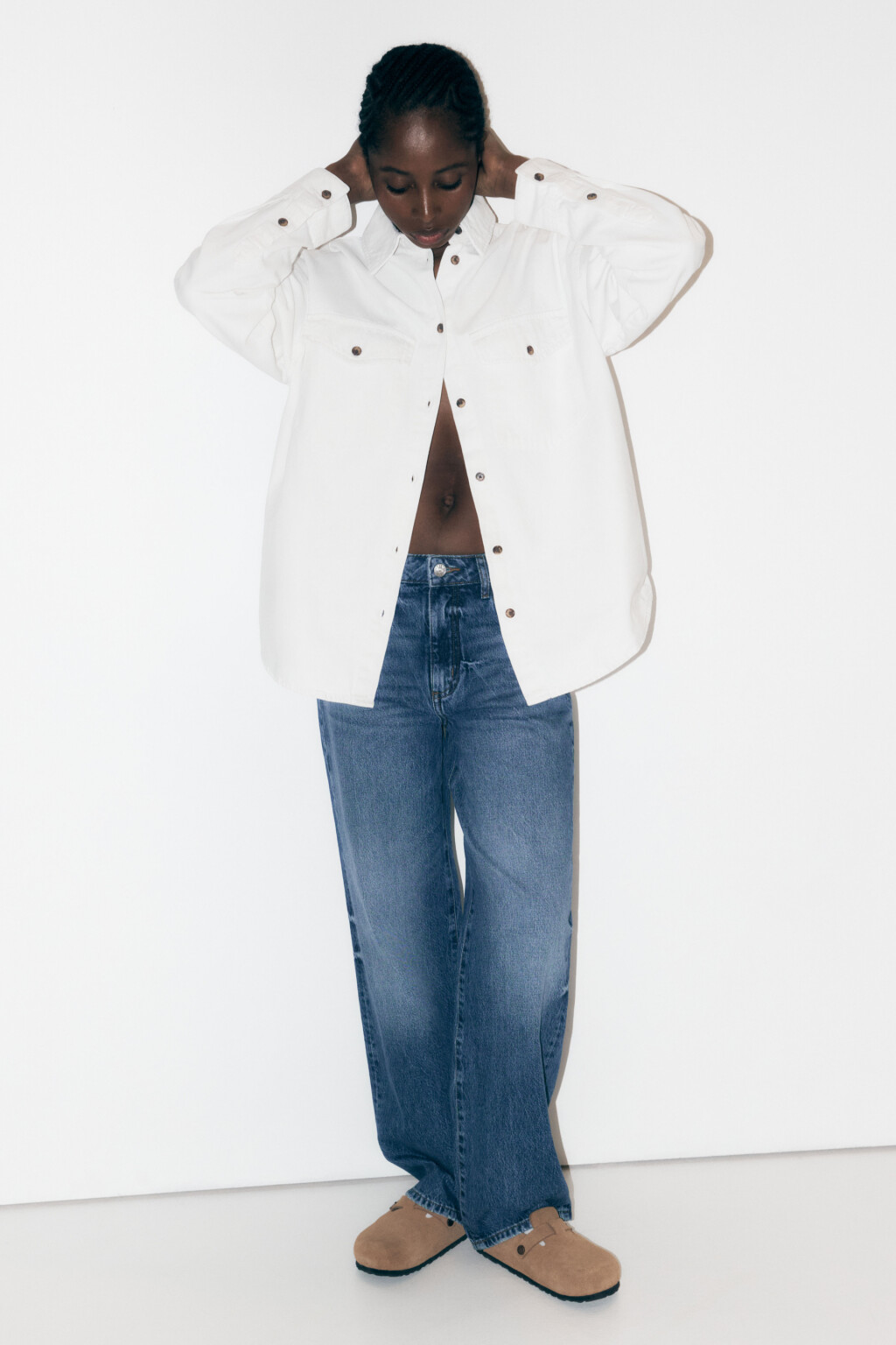 Рубашка джинсовая с нагрудными карманами - цвет белый - 2