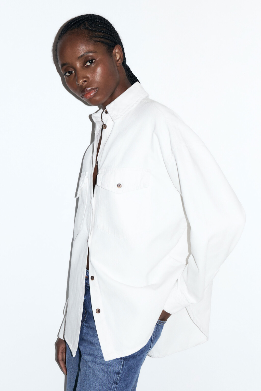 Рубашка джинсовая с нагрудными карманами - цвет белый - 4