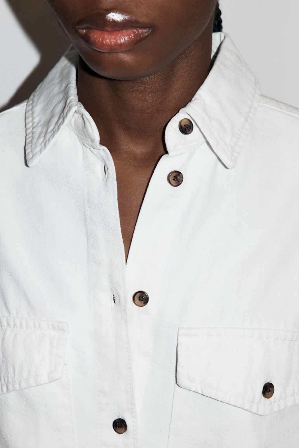 Рубашка джинсовая с нагрудными карманами - цвет белый - 8