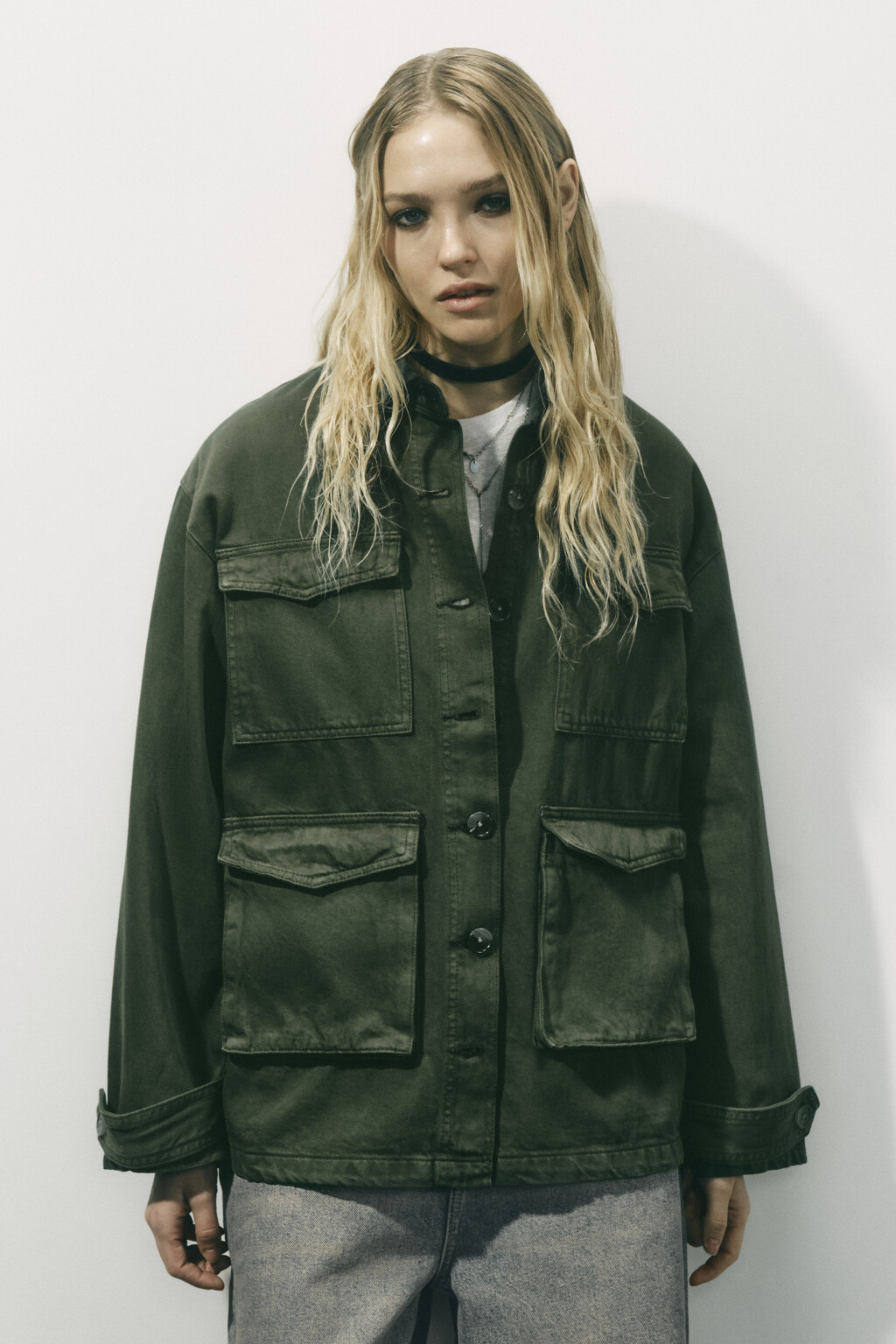 Рубашка oversize джинсовая с накладными карманами - цвет зеленый - 4