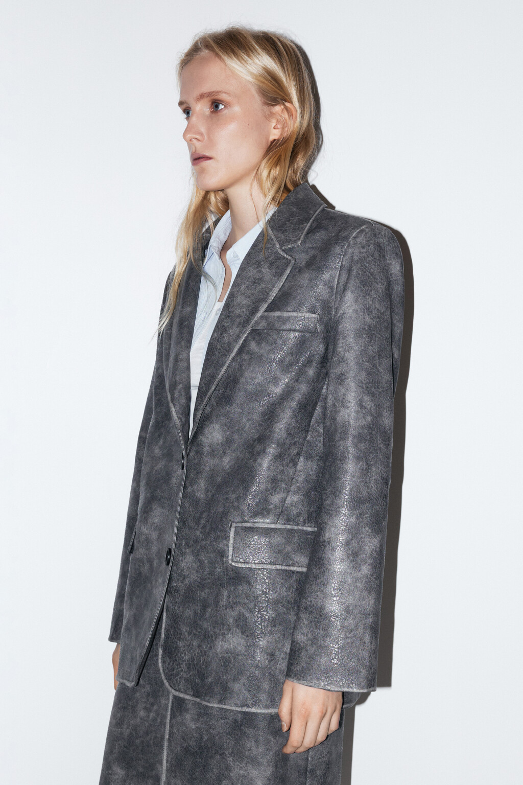 Пиджак из искусственной кожи с вареным эффектом - цвет серый - 4