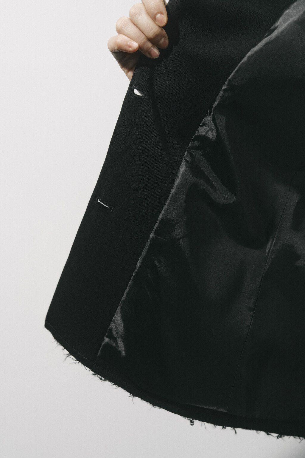 Пиджак костюмный с открытыми срезами и рваниной - цвет черный - 9