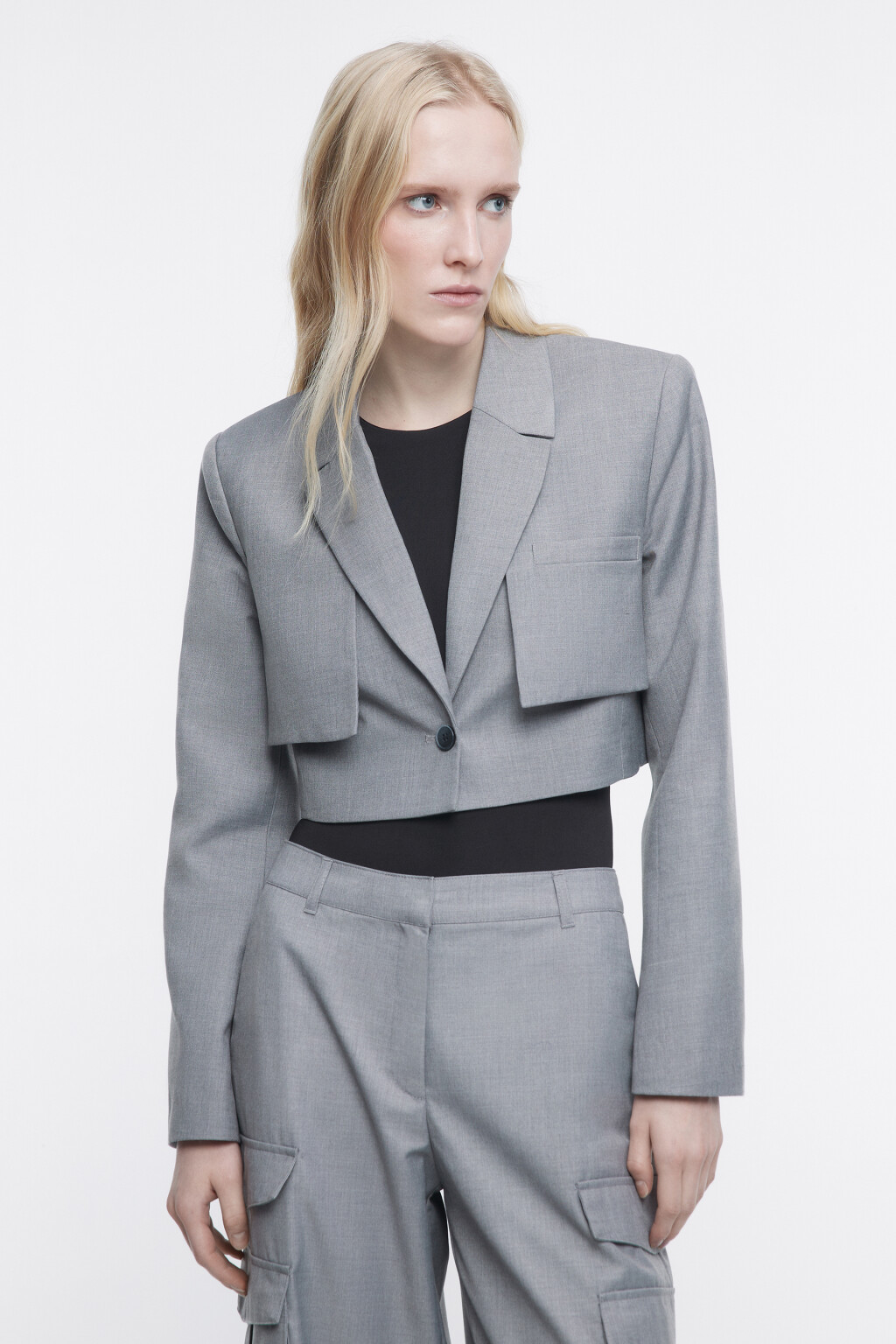 Пиджак укороченный однобортный с кокеткой - цвет серый - 2