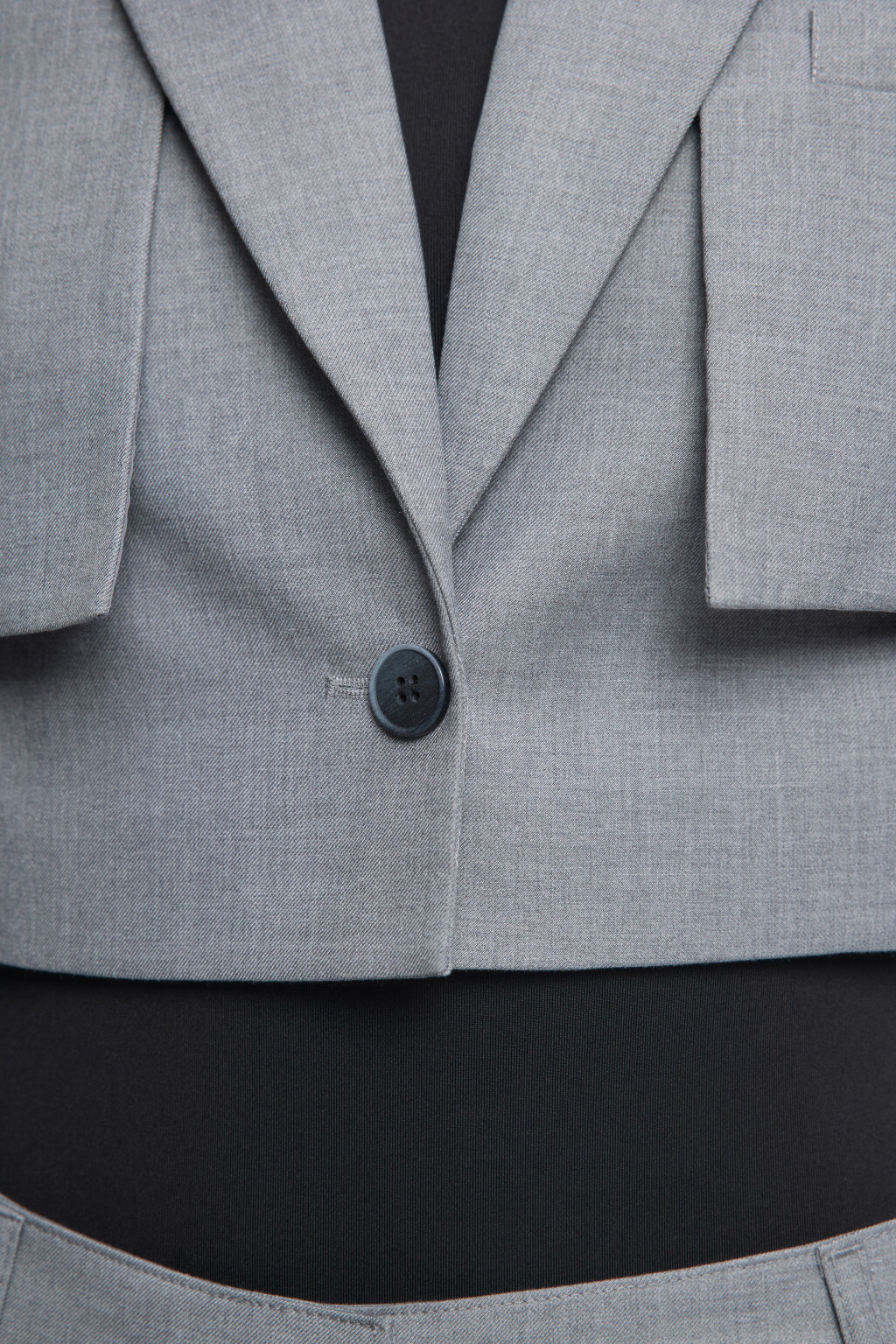 Пиджак укороченный однобортный с кокеткой - цвет серый - 6