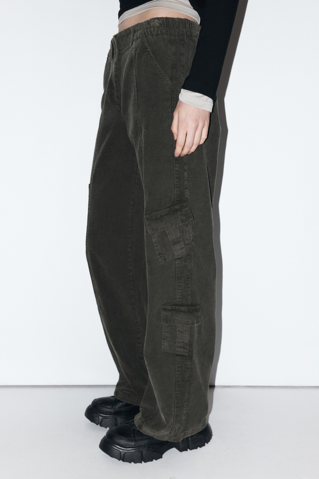 Брюки-карго широкие вельветовые - цвет зеленый - 2