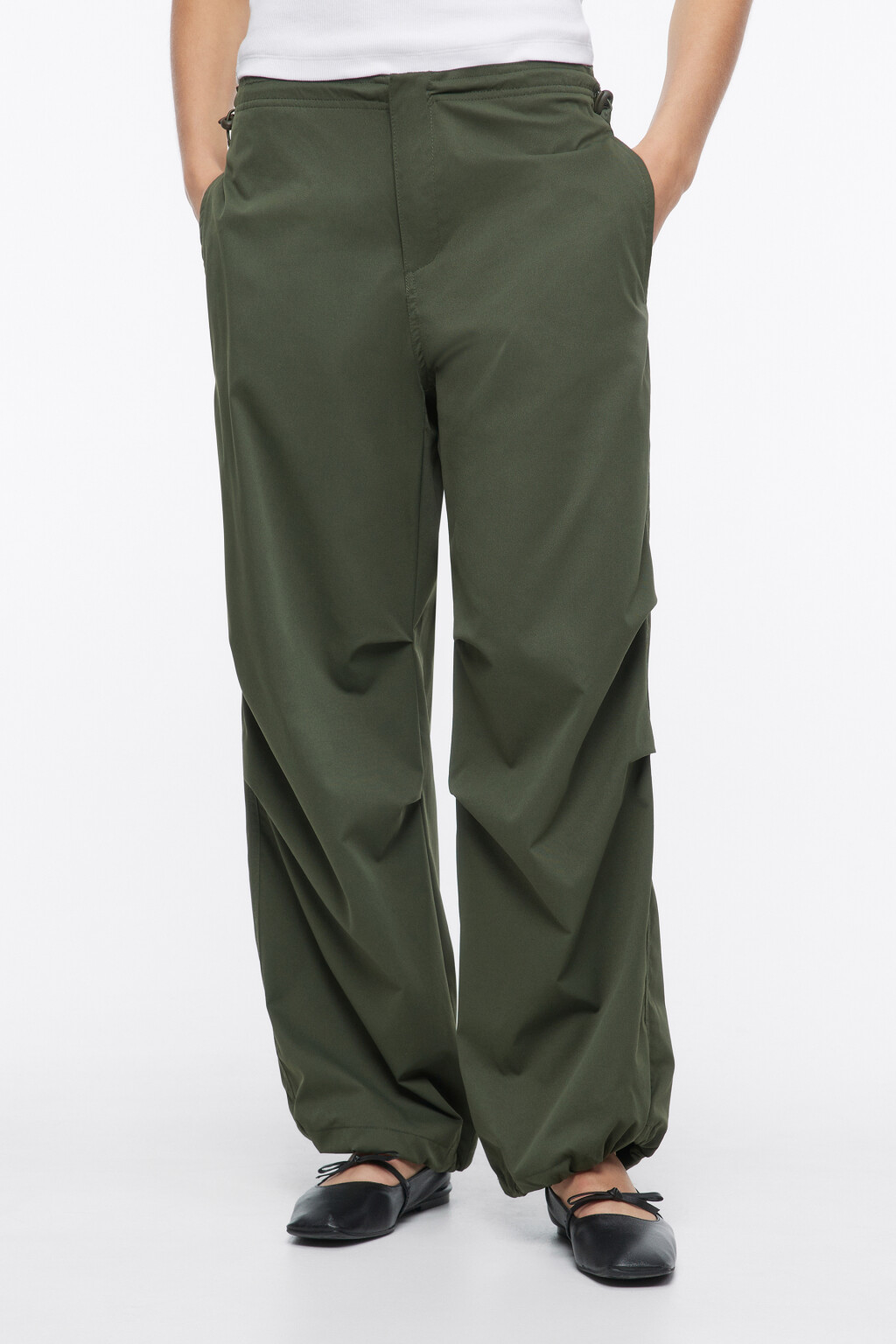 Брюки-парашюты с утяжками и драпировкой - цвет зеленый - 2