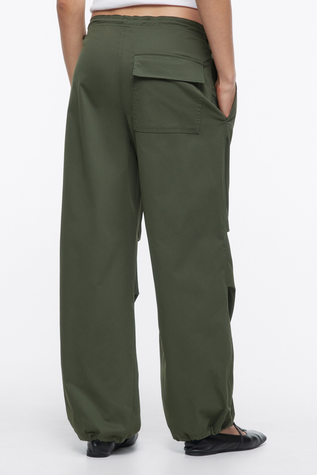 Брюки-парашюты с утяжками и драпировкой - цвет зеленый - 4