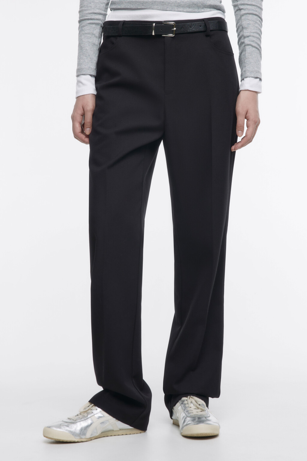Брюки костюмные зауженные с ремнем - цвет черный - 2