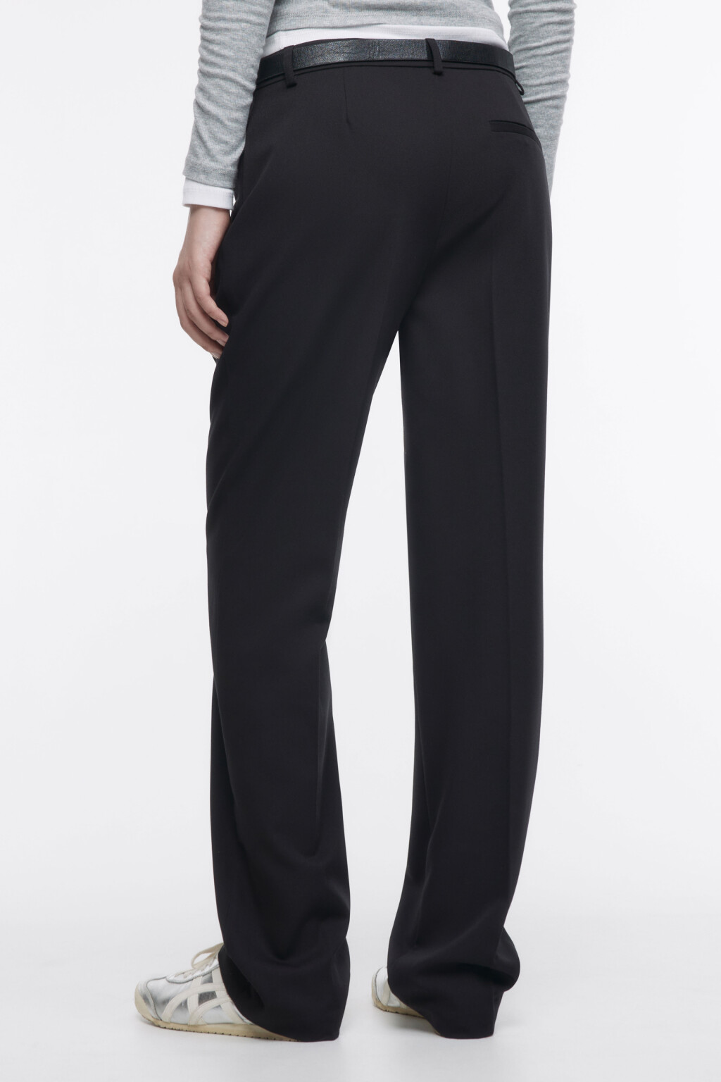 Брюки костюмные зауженные с ремнем - цвет черный - 4