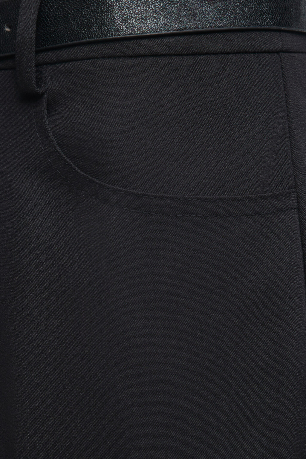 Брюки костюмные зауженные с ремнем - цвет черный - 7