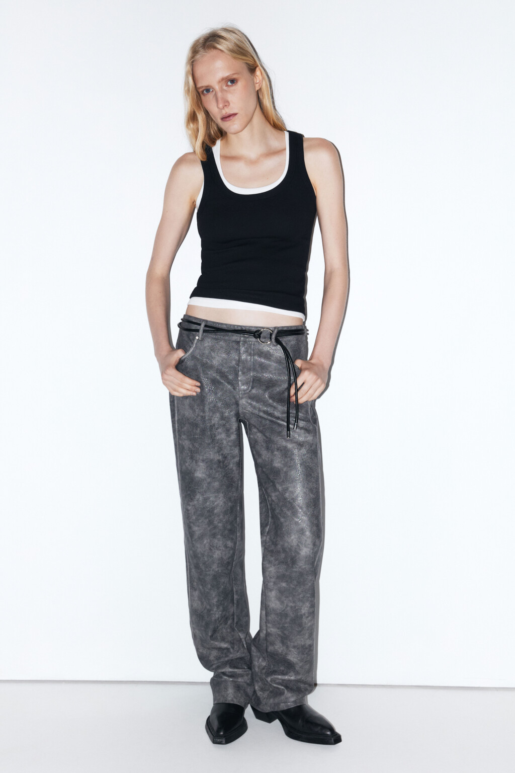 Брюки из искусственной кожи с вареным эффектом - цвет серый - 5