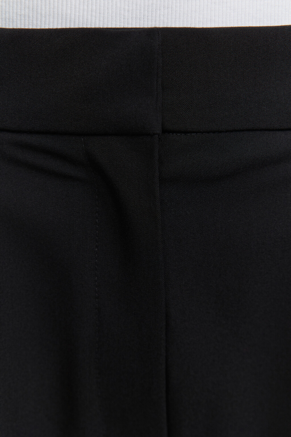 Брюки широкие со складками на поясе - цвет черный - 6