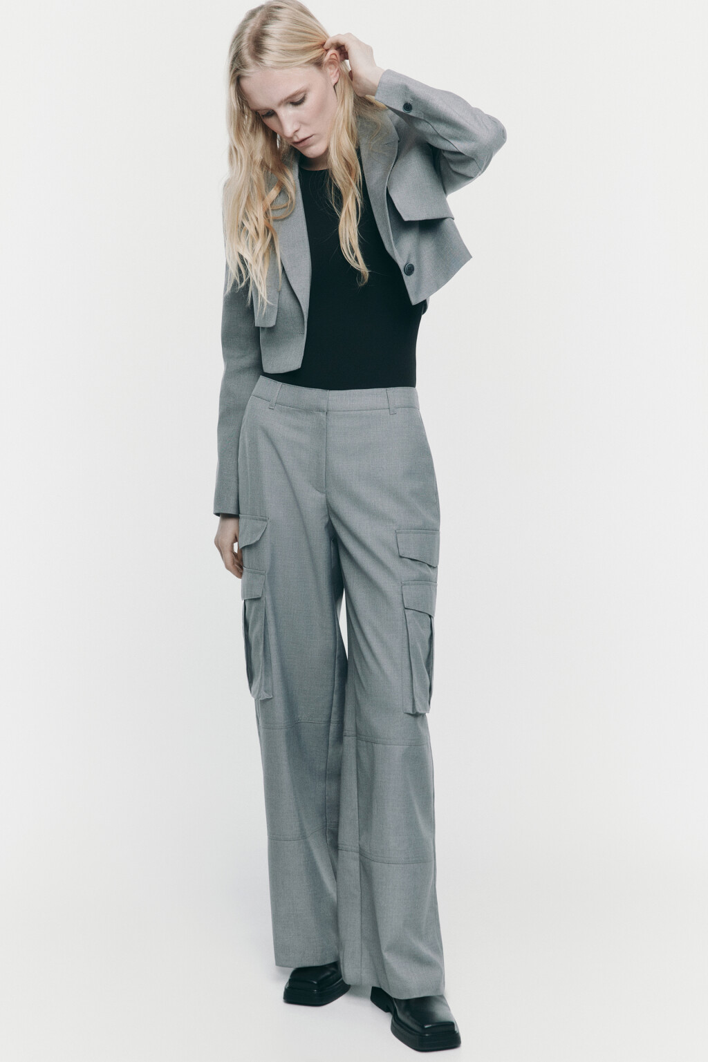 Брюки широкие костюмные с карманами карго - цвет серый - 1