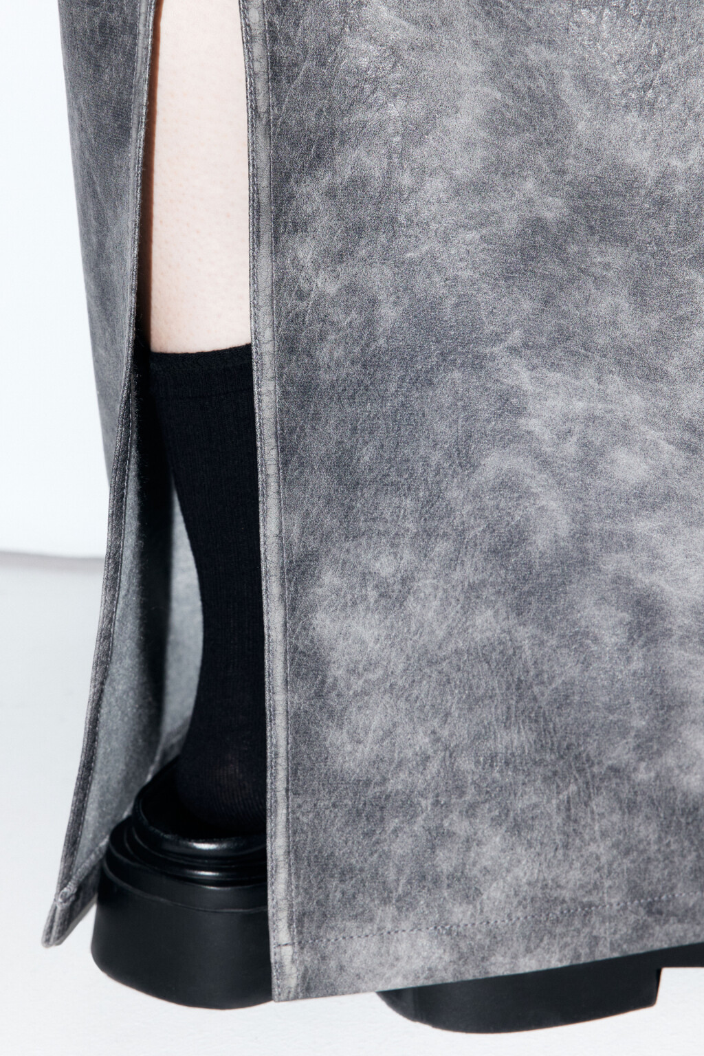 Юбка из искусственной кожи с вареным эффектом - цвет серый - 8