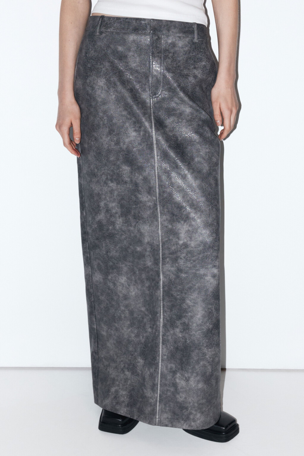 Юбка из искусственной кожи с вареным эффектом - цвет серый - 2