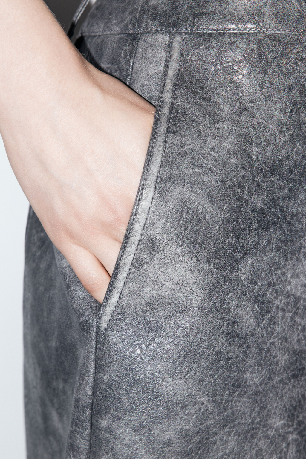 Юбка из искусственной кожи с вареным эффектом - цвет серый - 10