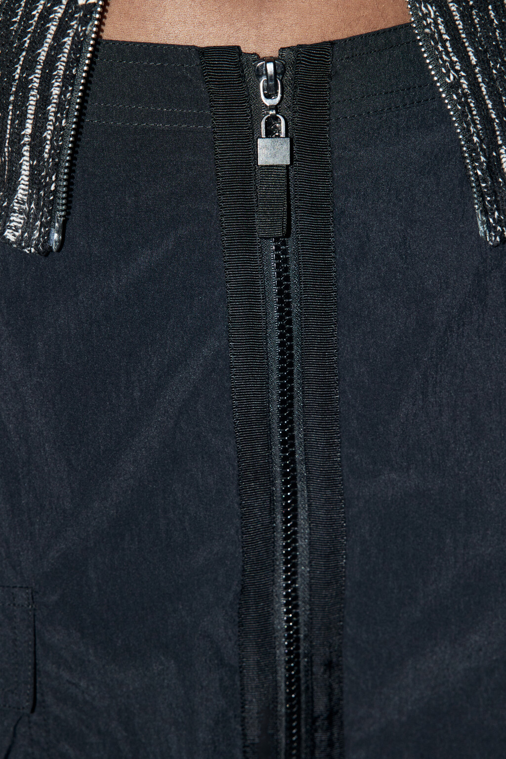 Юбка-парашют макси с карманами и драпировками - цвет черный - 6