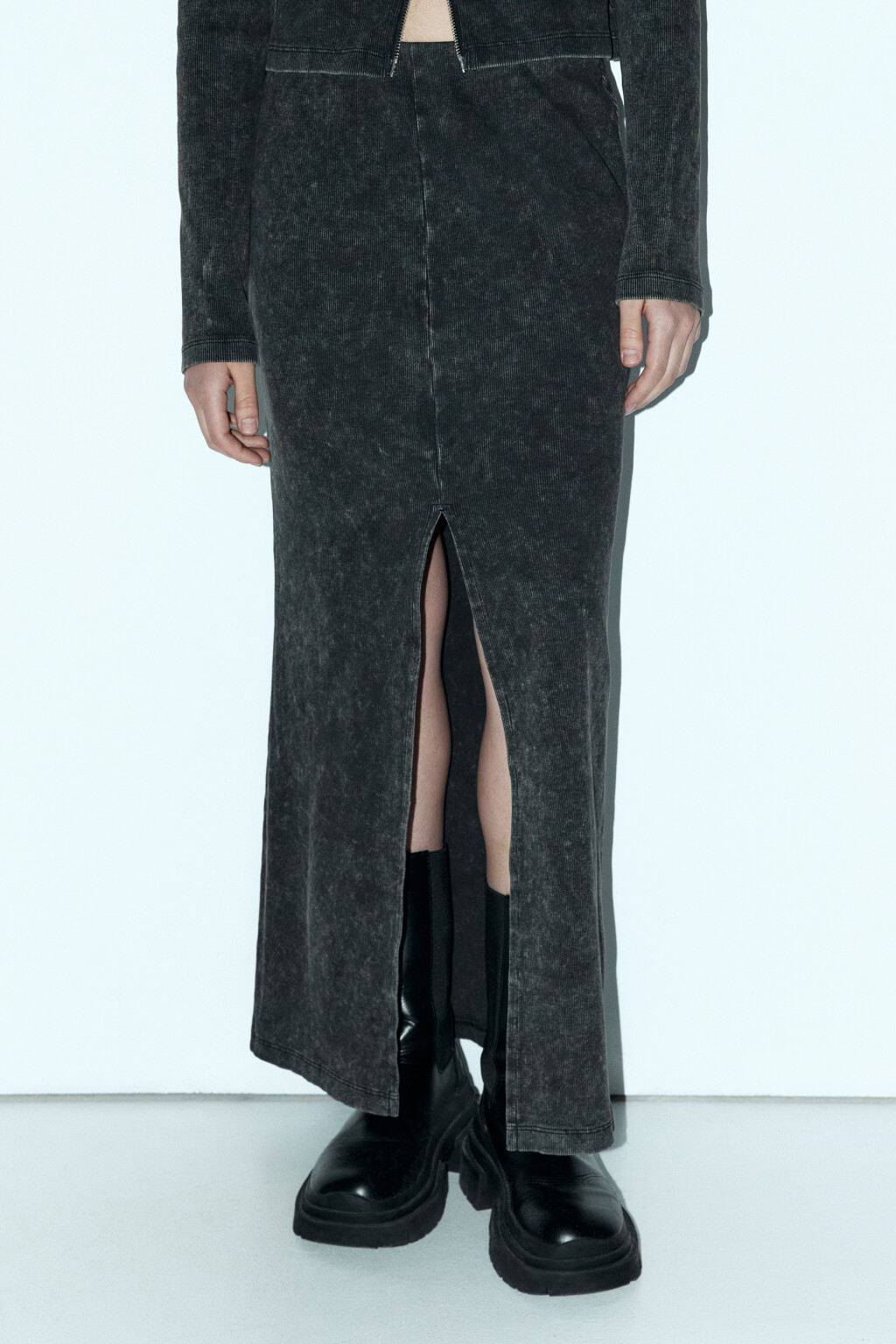 Юбка миди облегающая трикотажная со стиркой - цвет серый - 2