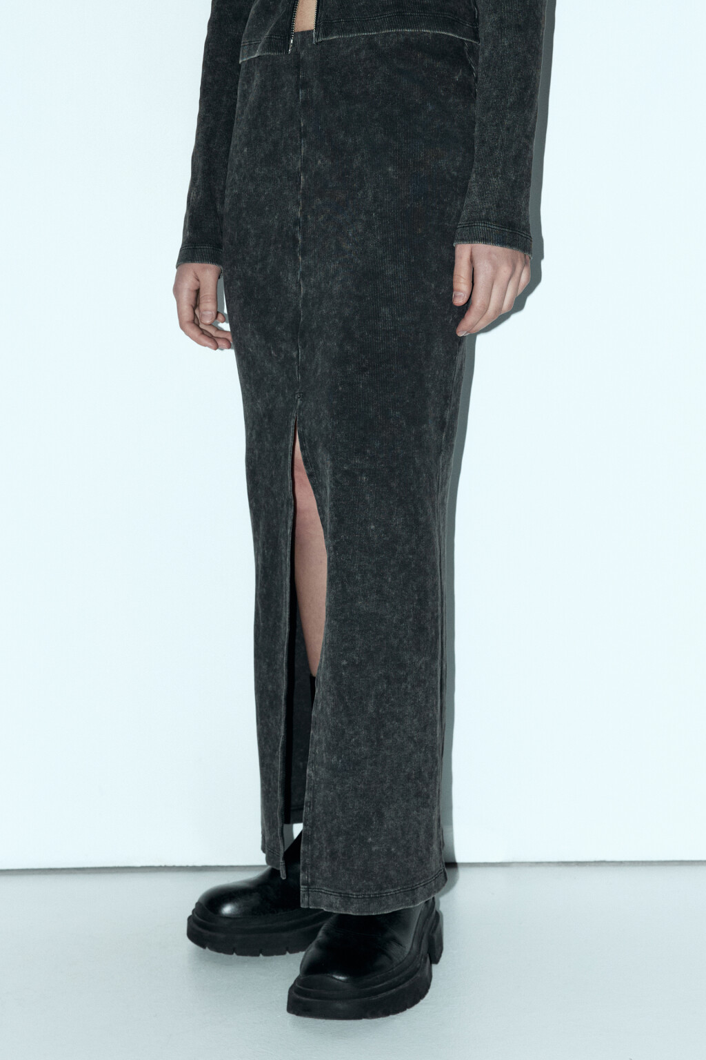 Юбка миди облегающая трикотажная со стиркой - цвет серый - 3