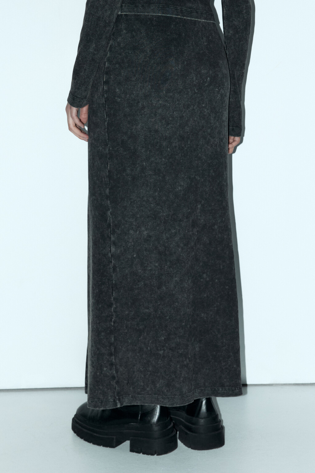 Юбка миди облегающая трикотажная со стиркой - цвет серый - 4