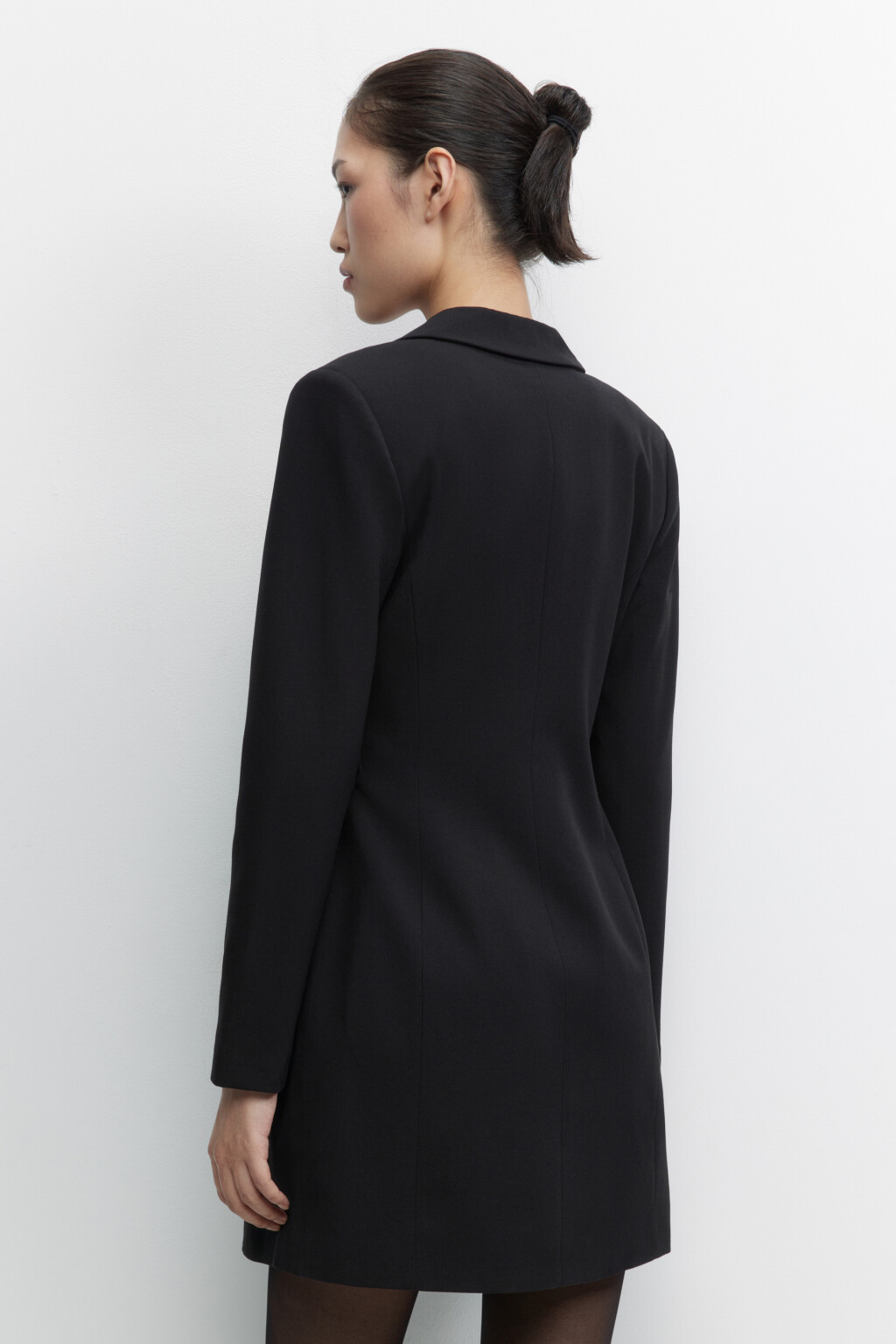 Платье-пиджак мини приталенное с запахом - цвет черный - 5