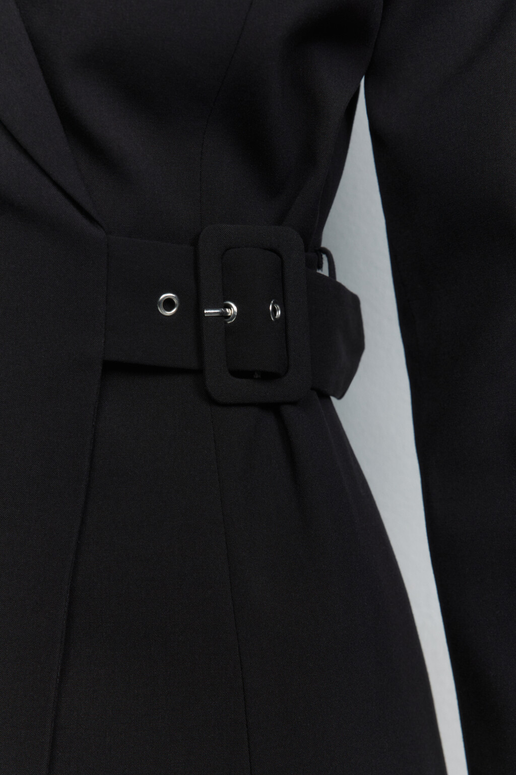 Платье-пиджак мини приталенное с запахом - цвет черный - 8