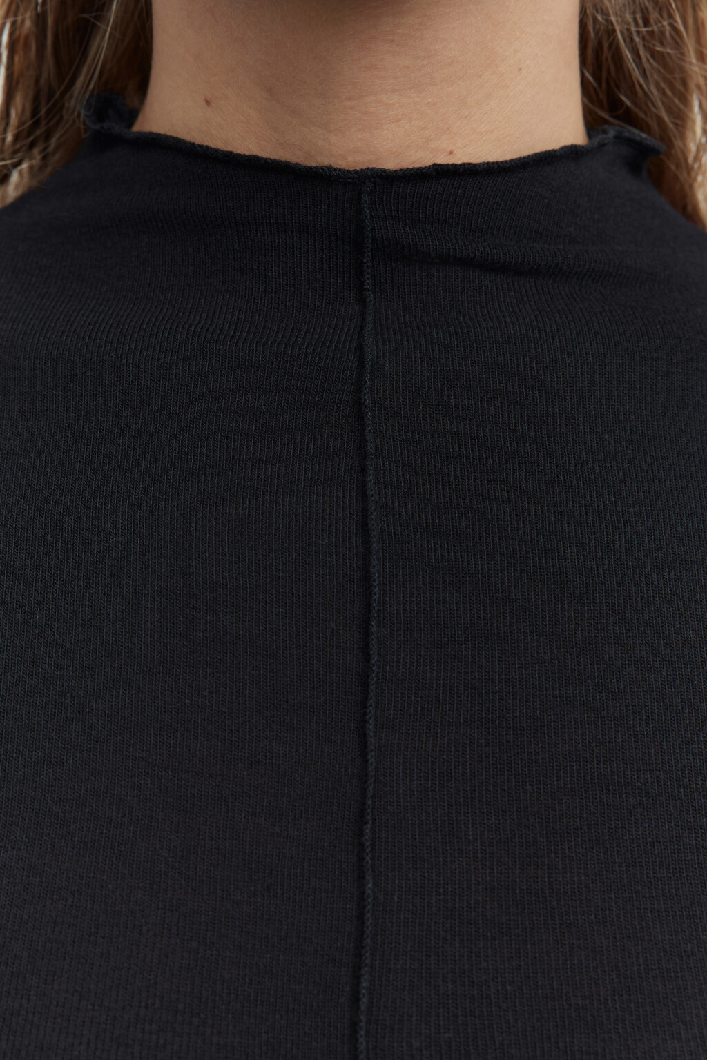 Платье мини с волнистыми краями и рельефами - цвет черный - 7