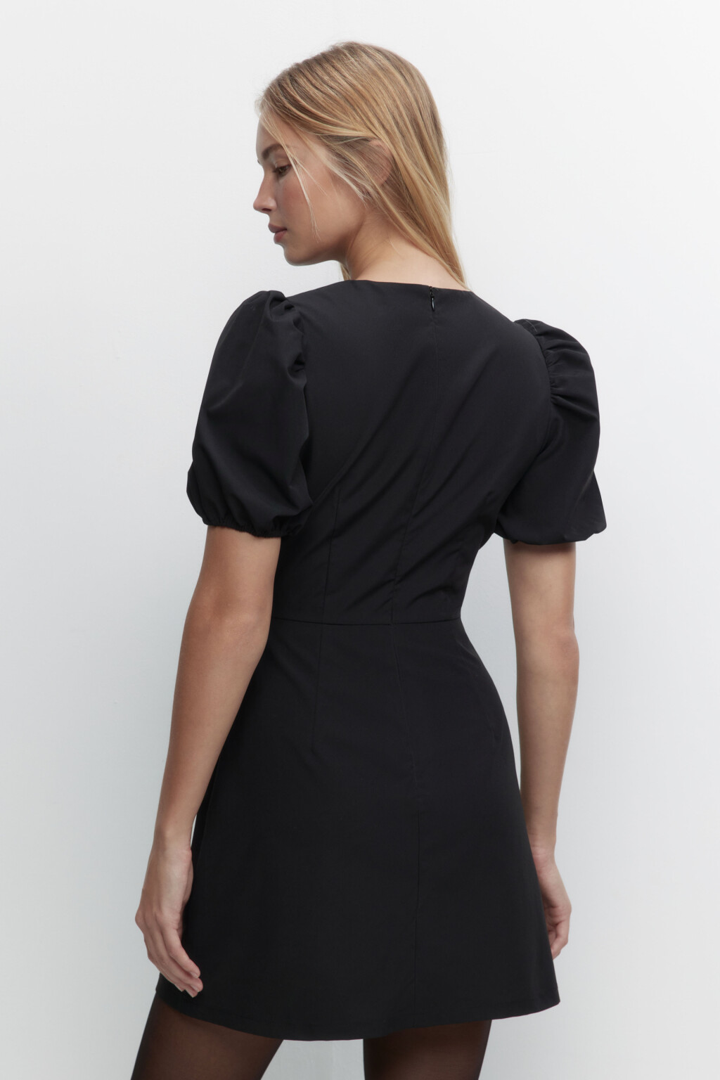 Платье мини с пышными рукавами - цвет черный - 3