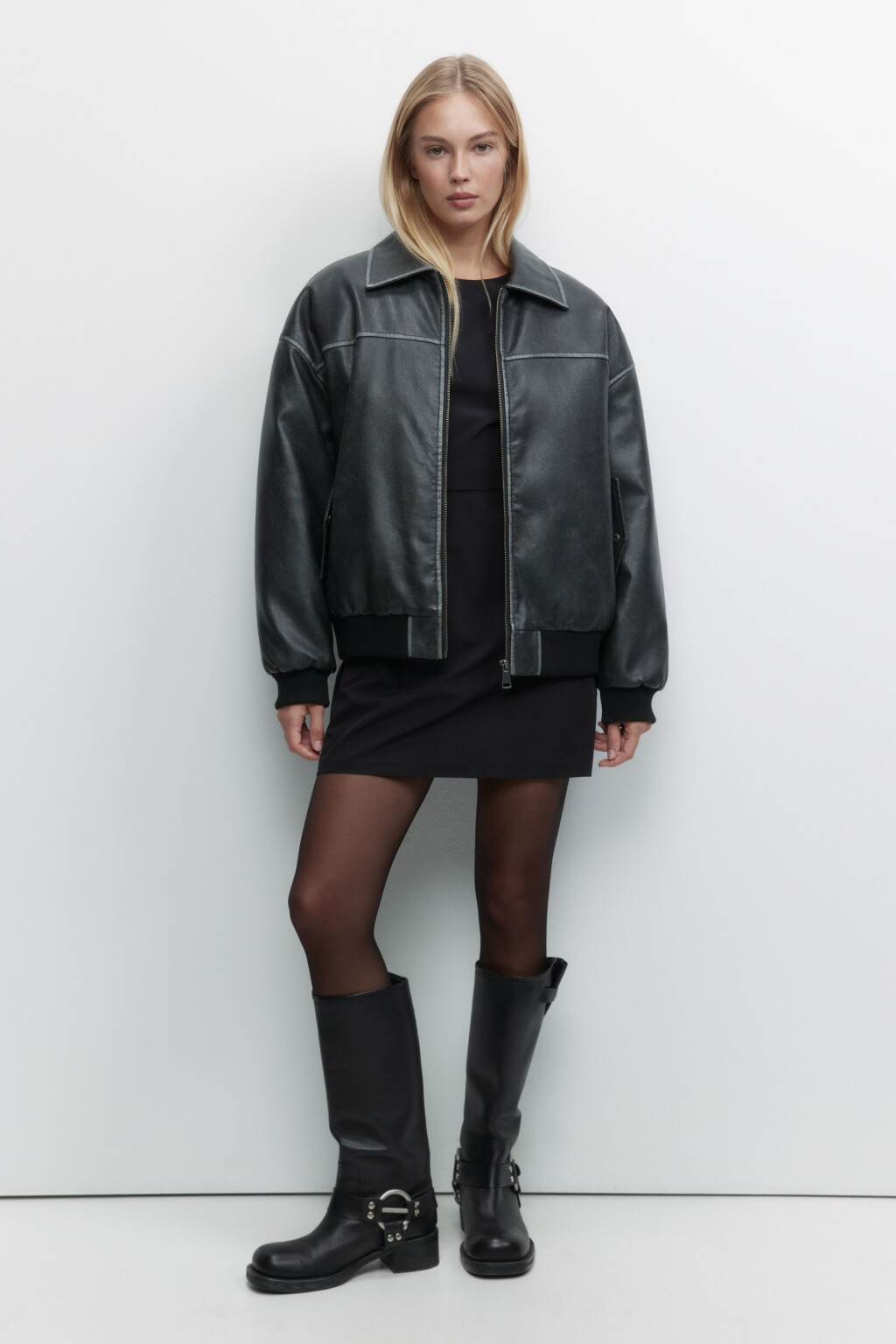 Платье мини с пышными рукавами - цвет черный - 5