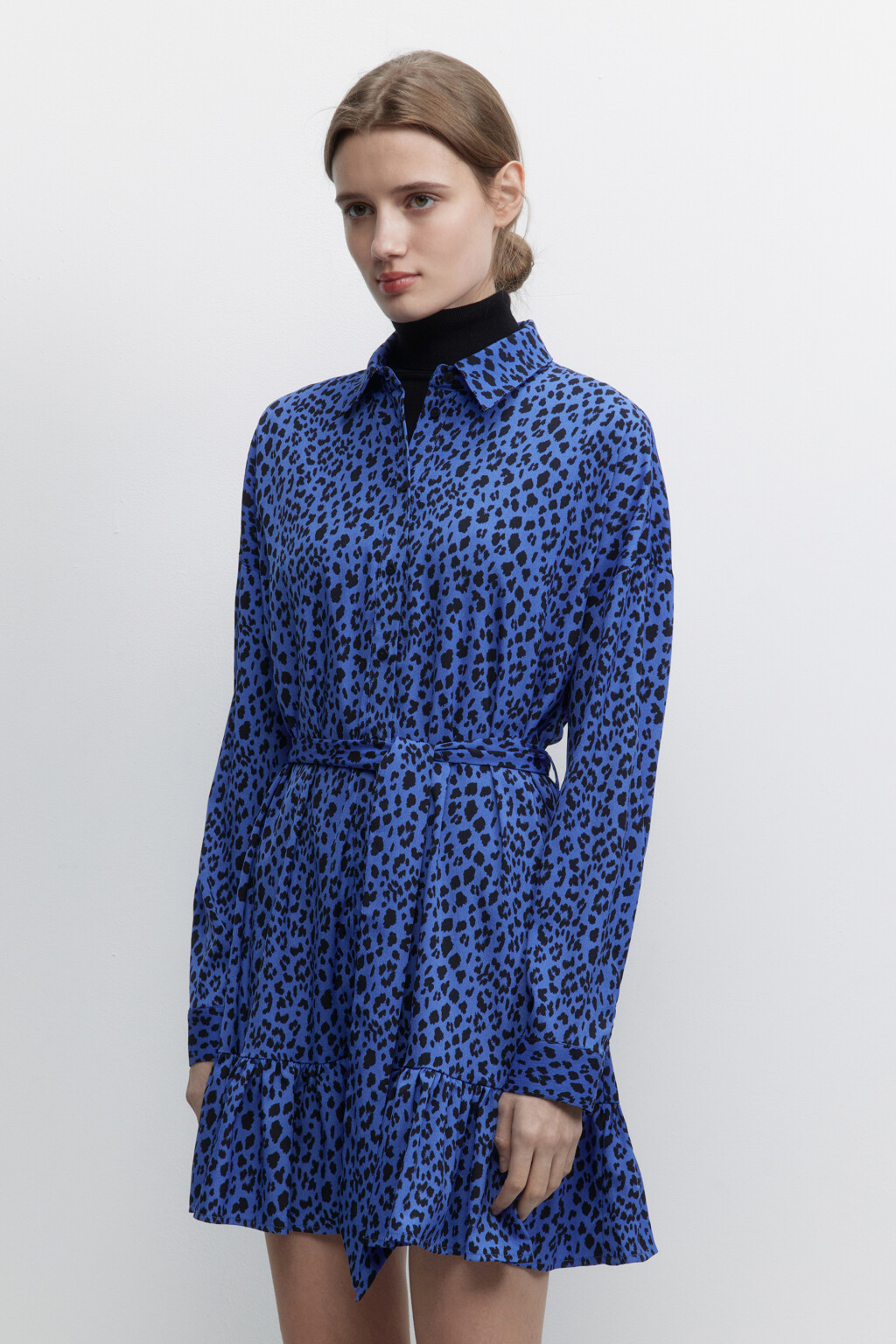 Платье-рубашка мини с принтом и поясом - цвет голубой - 3