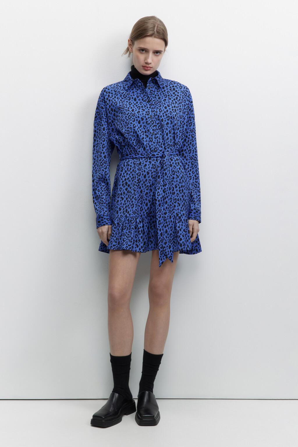 Платье-рубашка мини с принтом и поясом - цвет голубой - 1