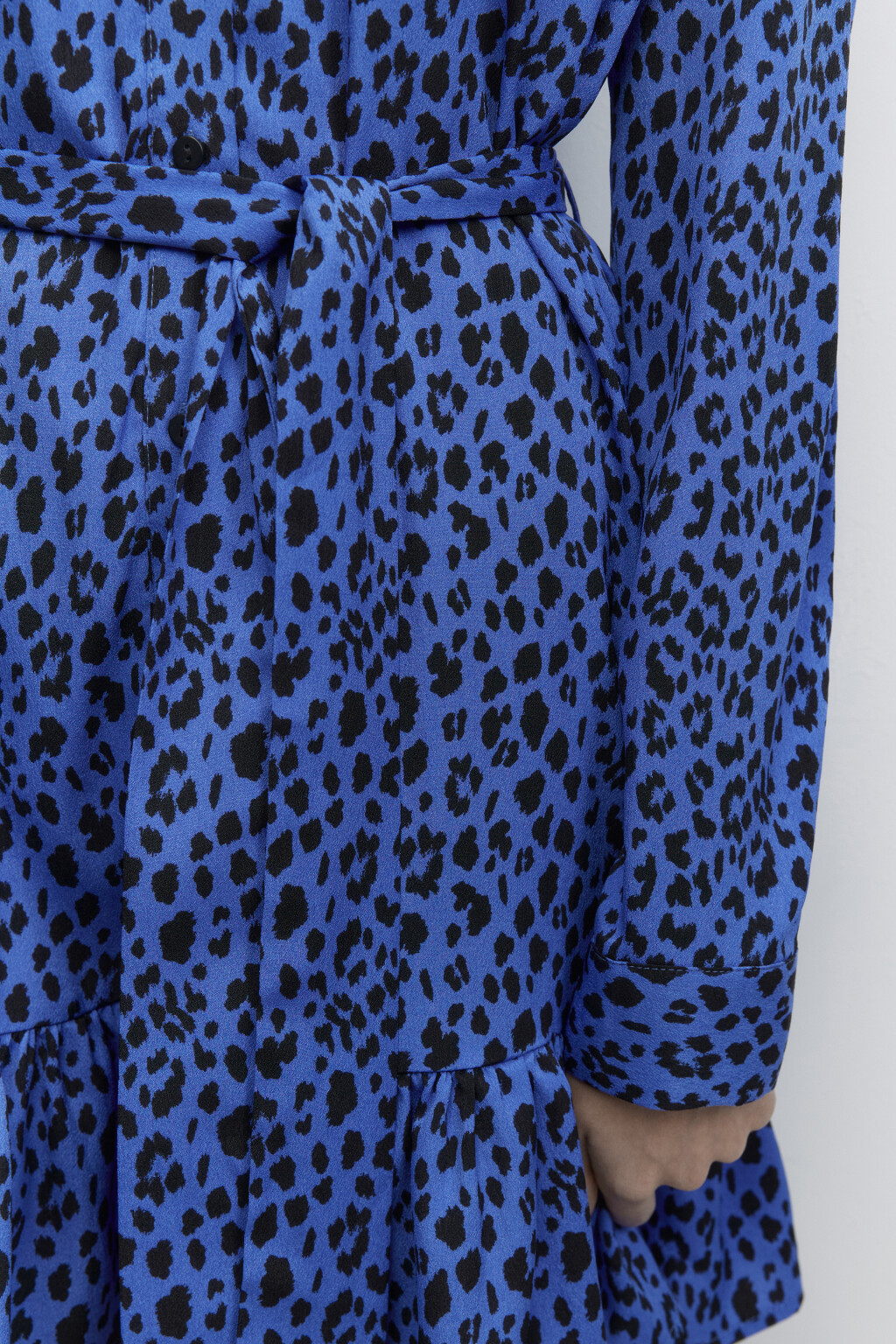 Платье-рубашка мини с принтом и поясом - цвет голубой - 6