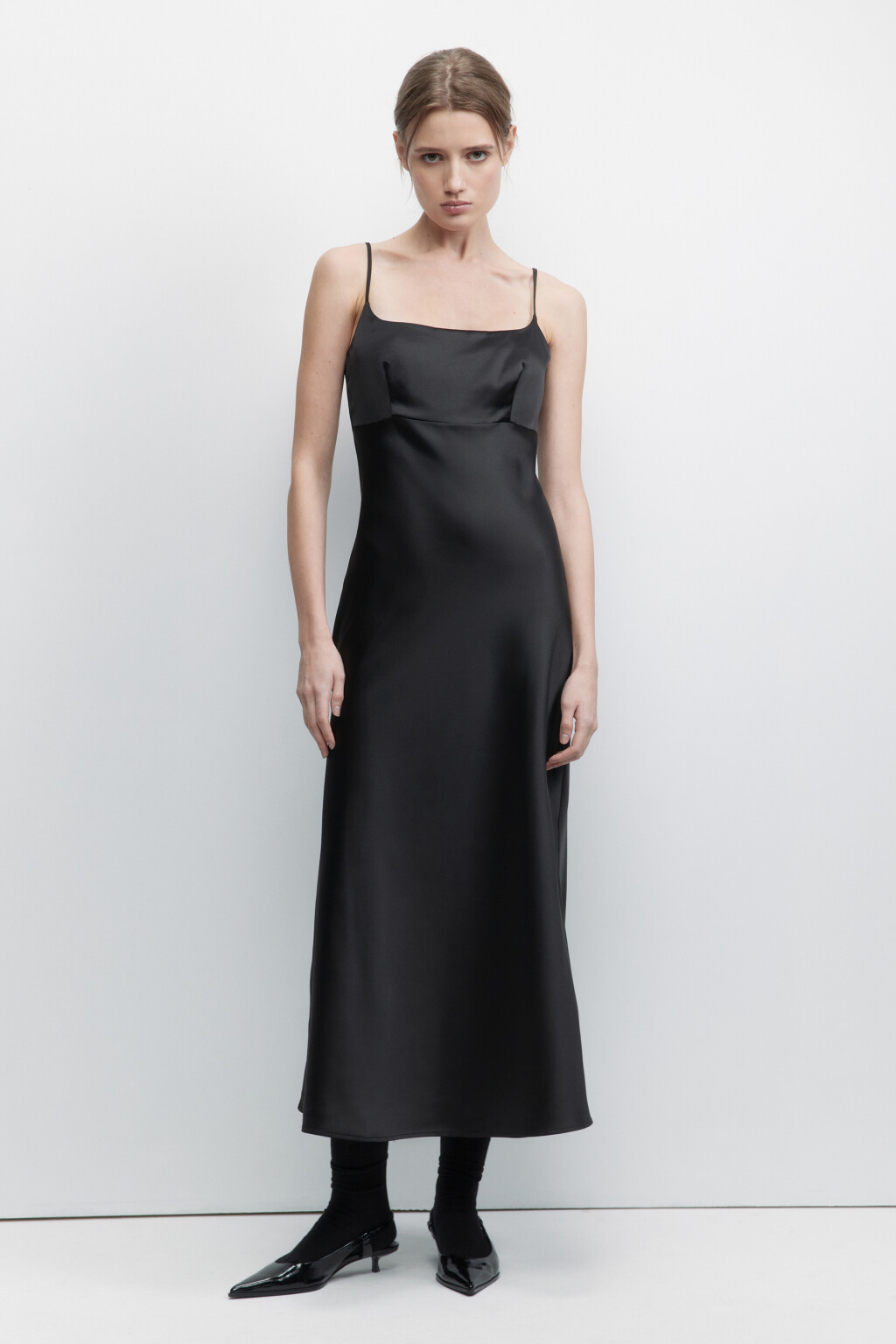 Платье-комбинация миди атласное на тонких бретелях - цвет черный - 2