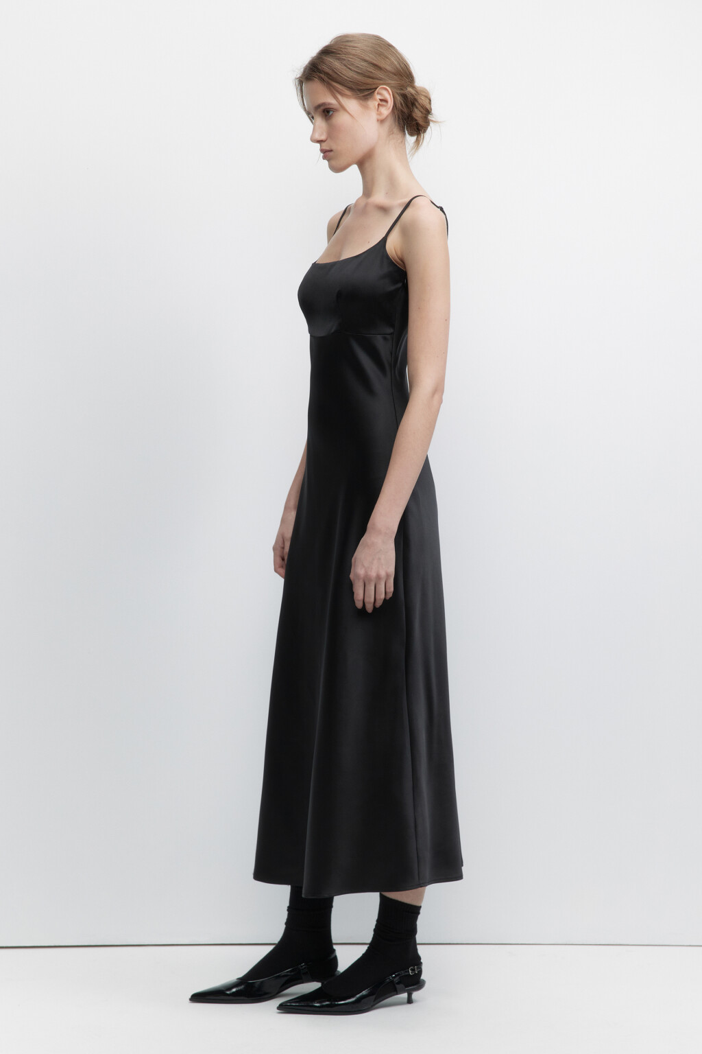 Платье-комбинация миди атласное на тонких бретелях - цвет черный - 3