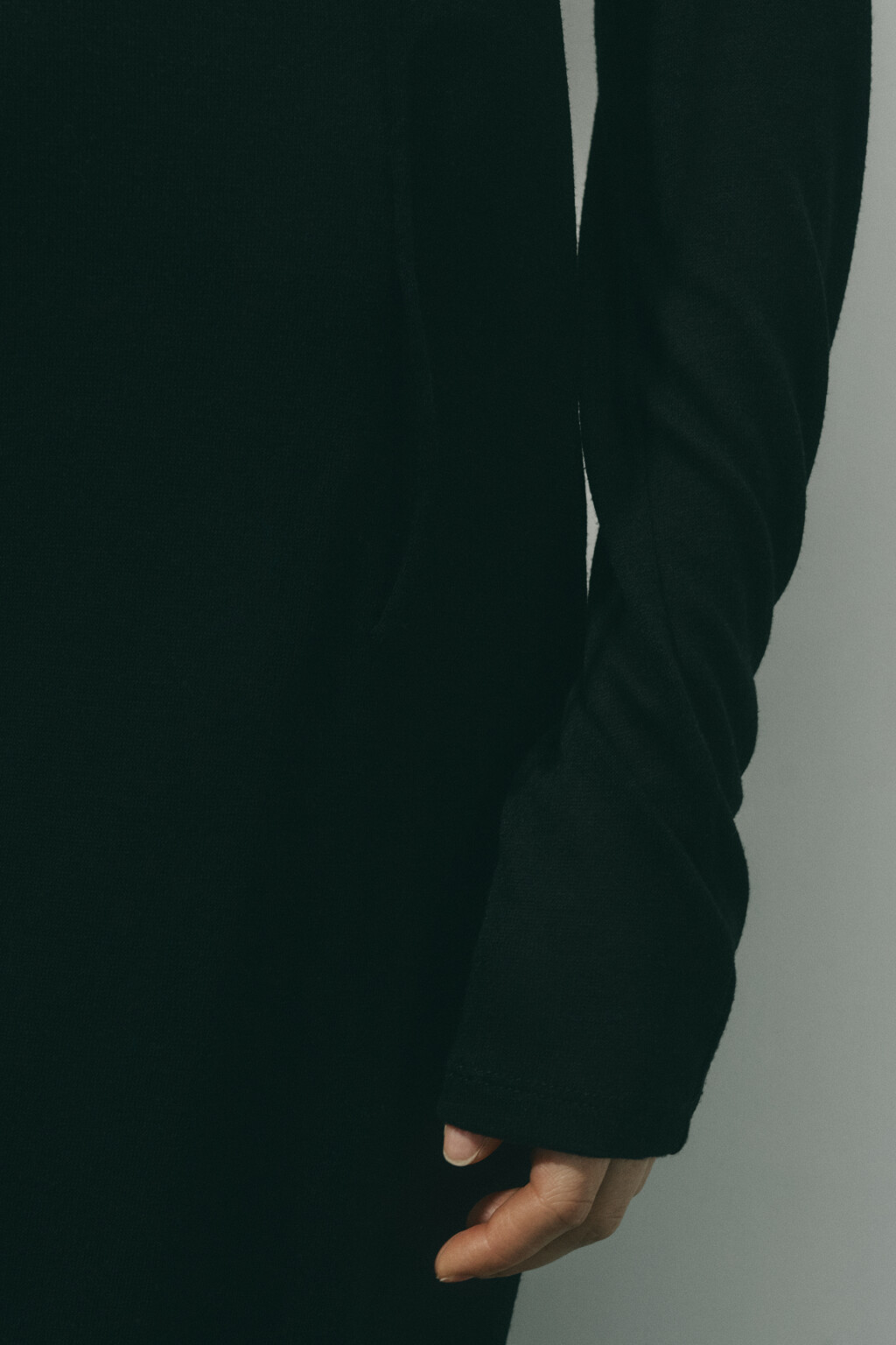 Платье макси прямое с завязками на груди - цвет черный - 7