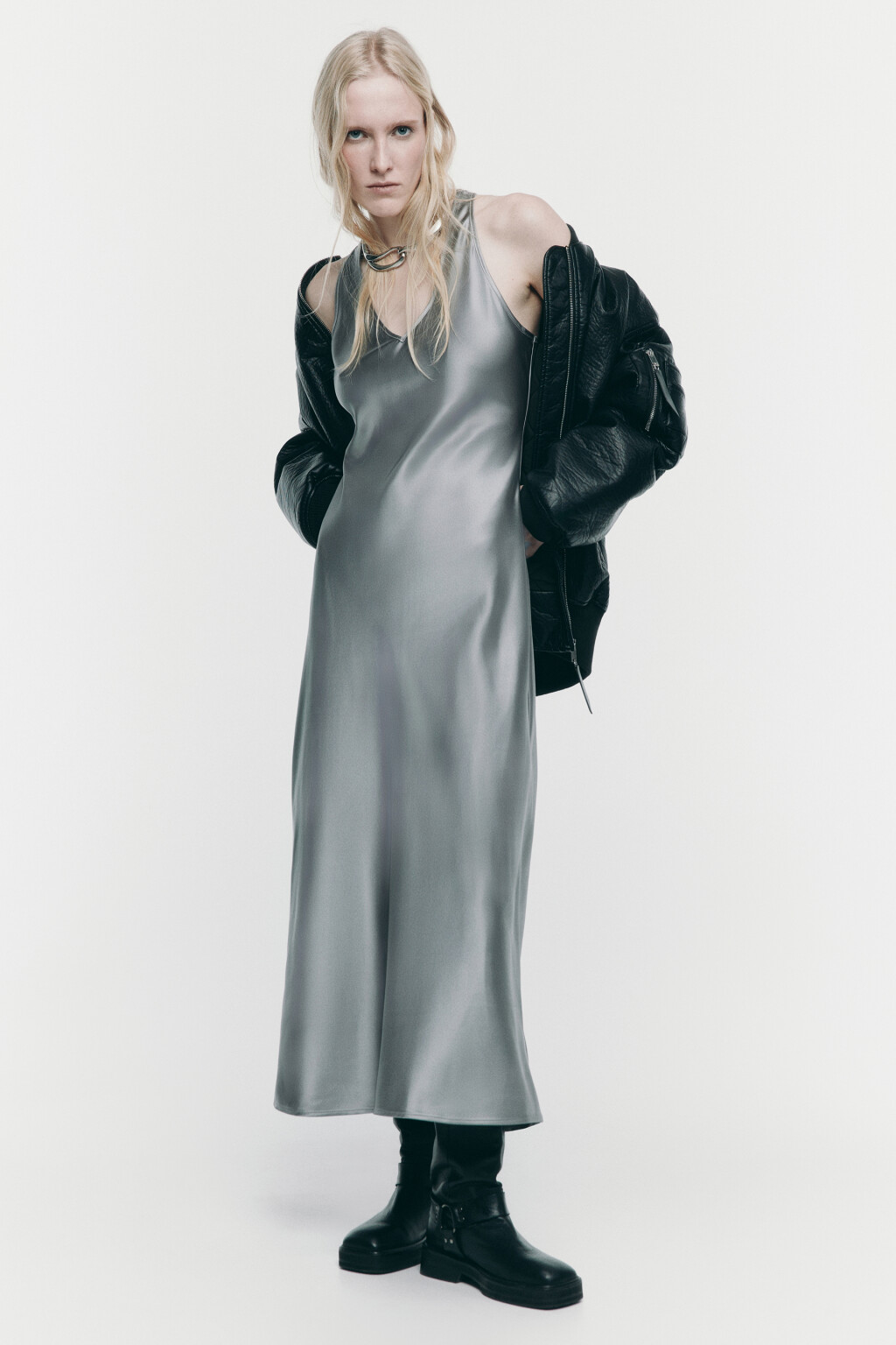 Платье-майка миди атласное на широких бретелях - цвет серый - 1