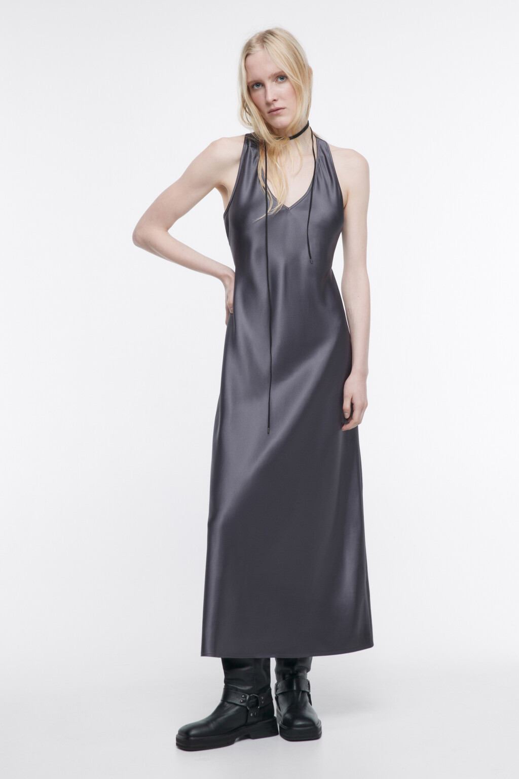 Платье-майка миди атласное на широких бретелях - цвет серый - 2