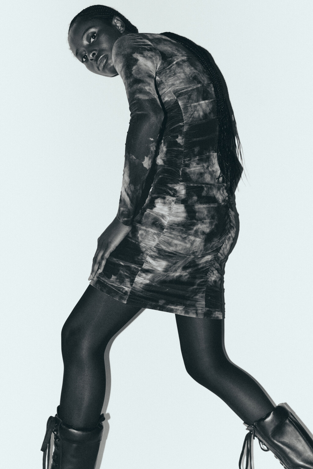 Платье-водолазка сетчатое с драпировками - цвет черный - 6