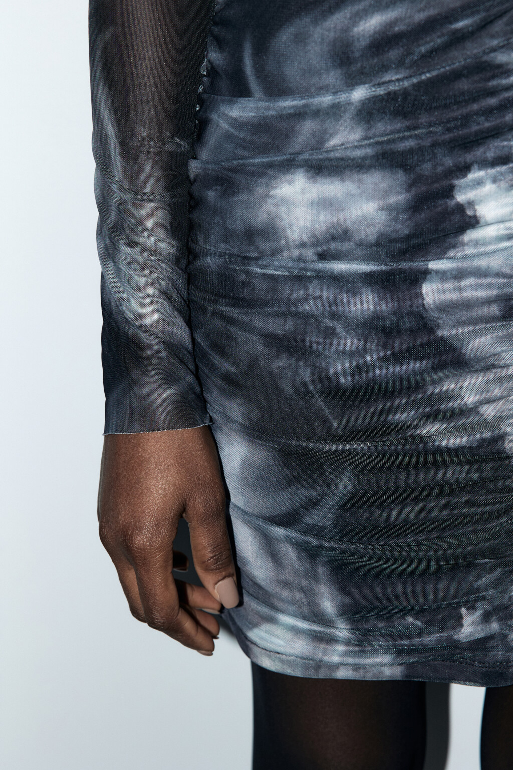 Платье-водолазка сетчатое с драпировками - цвет черный - 8