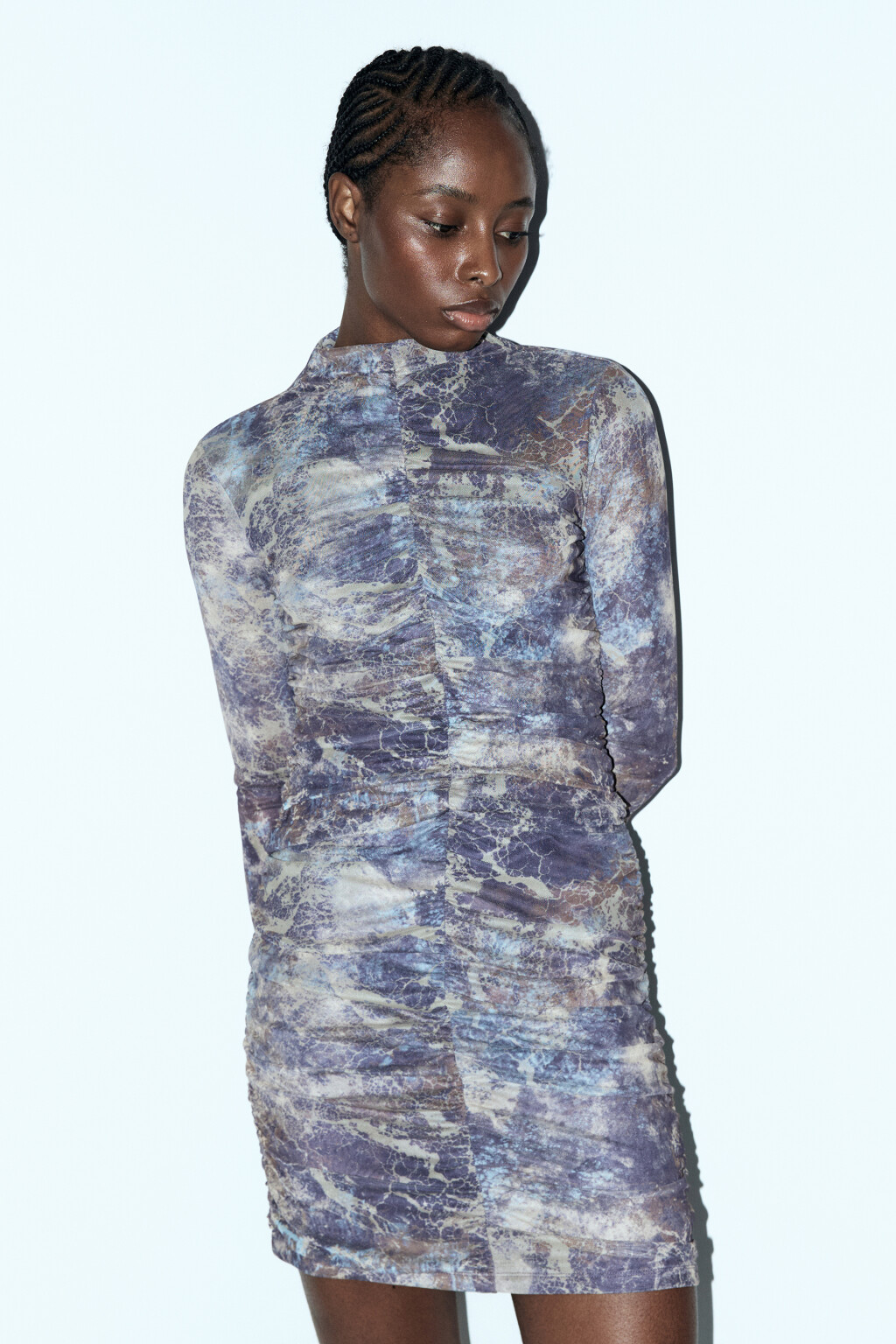 Платье-водолазка сетчатое с драпировками - цвет бежевый - 3