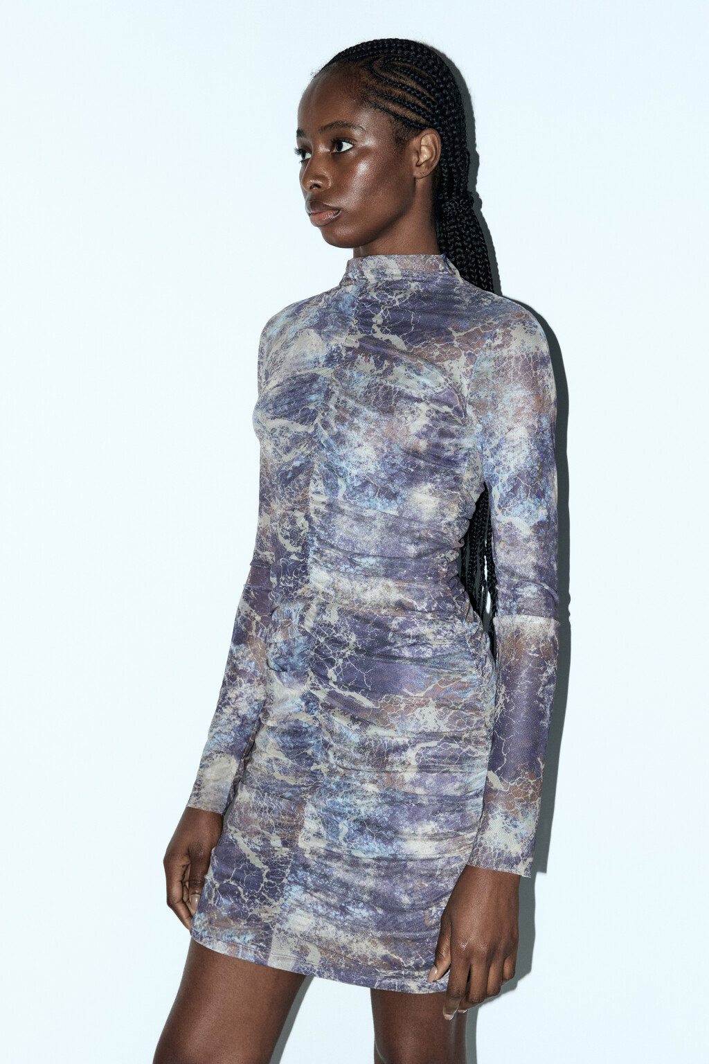 Платье-водолазка сетчатое с драпировками - цвет бежевый - 4