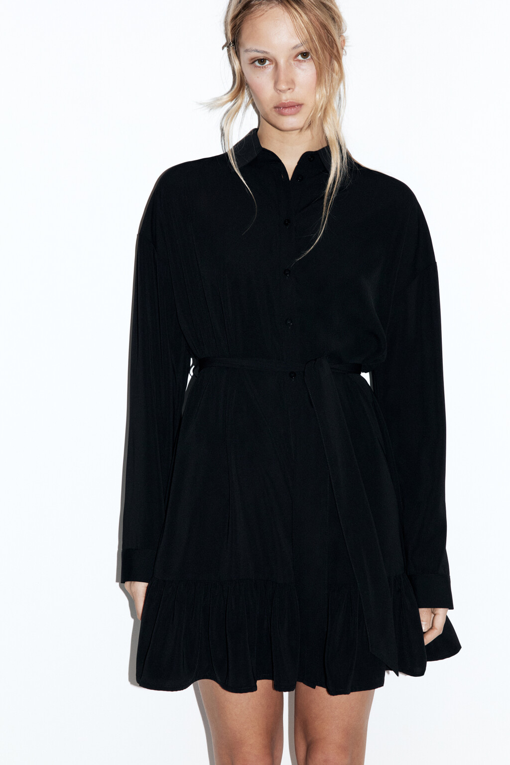 Платье-рубашка мини с воланом и поясом - цвет черный - 2